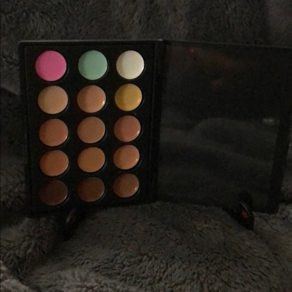 🎨 Mini Compact Concealer Tray